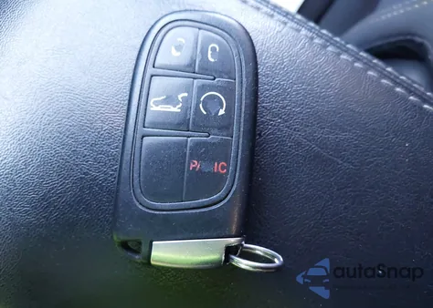 2015 Jeep Cherokee Latitude z USA, uszkodzony, nr VIN 1C4PJMCS5FW727866